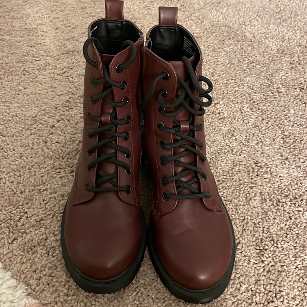 Combat boots